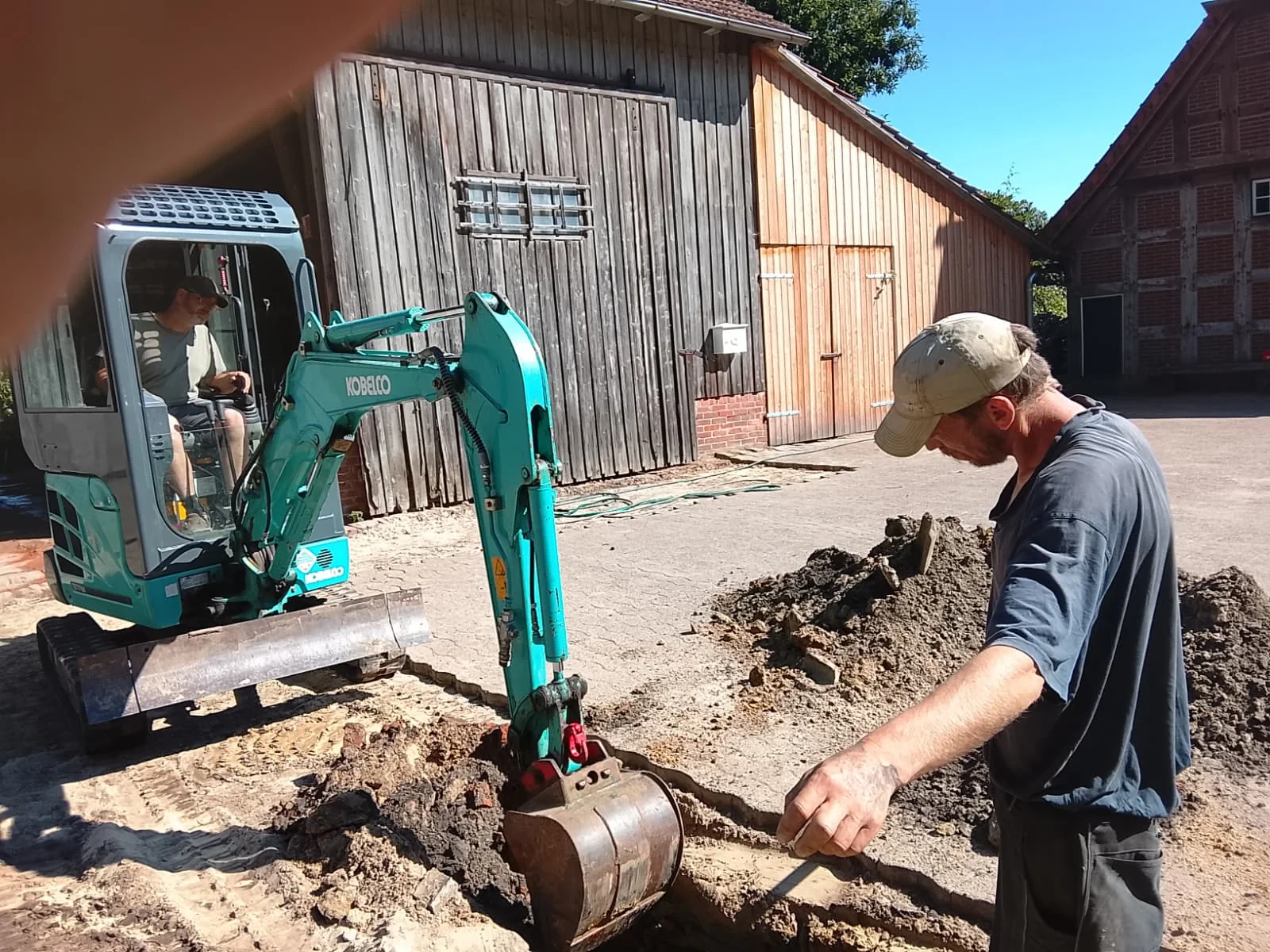 Bagger- und Erdarbeiten mit Minibagger