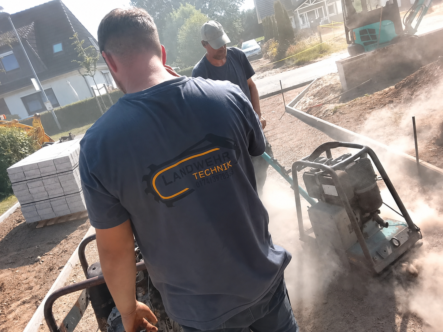 Landwehr Technik bei Pflaster- und Verdichtungsarbeiten